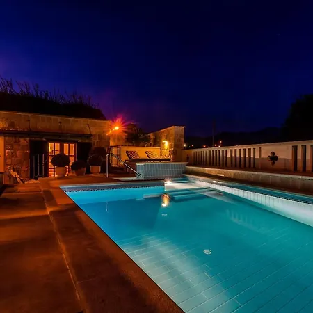 Antica, With A Private Swimming Pool Apartment Mocici