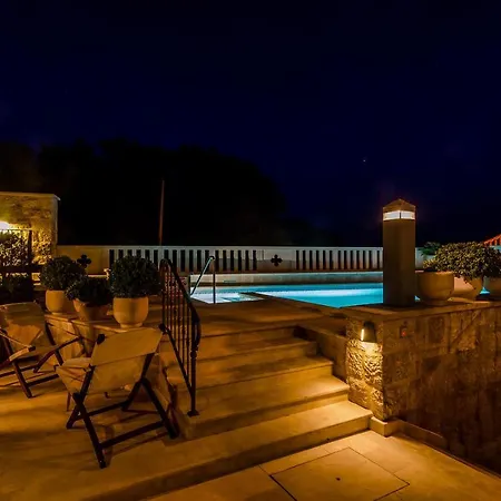 Apartman Antica, With A Private Swimming Pool